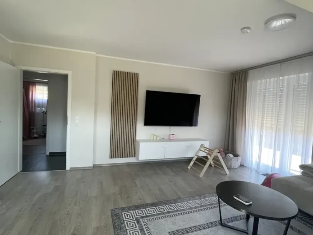 geräumige Obergeschosswohnung zu vermieten