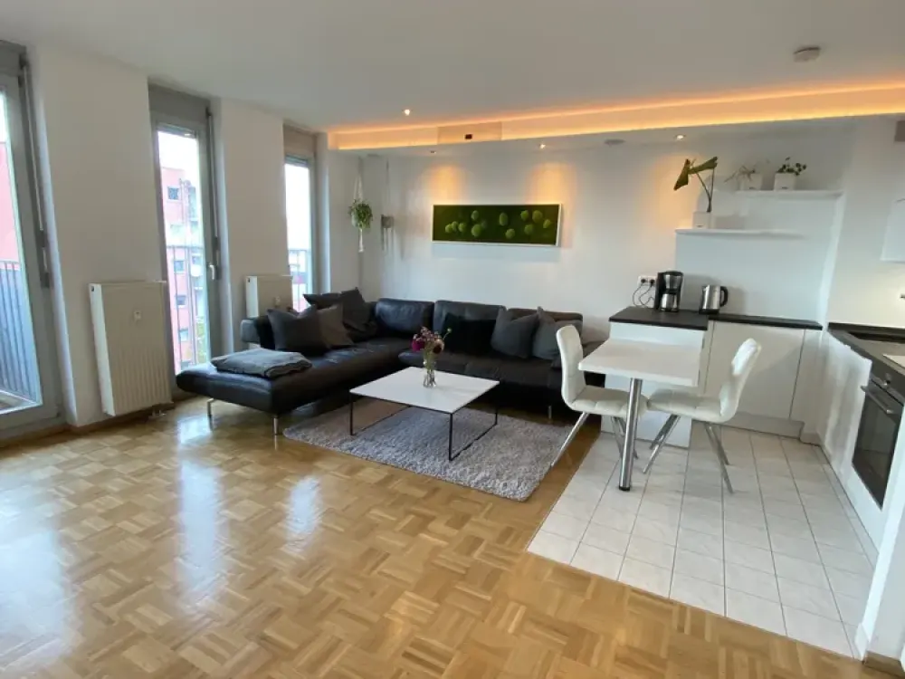 möblierte 2-Zimmerwohnung mit Küche, Westbalkon und Badewanne in guter Lage