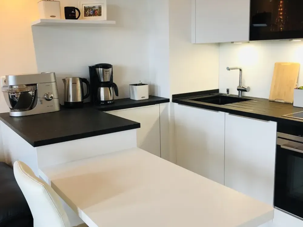 möblierte 2-Zimmerwohnung mit Küche, Westbalkon und Badewanne in guter Lage