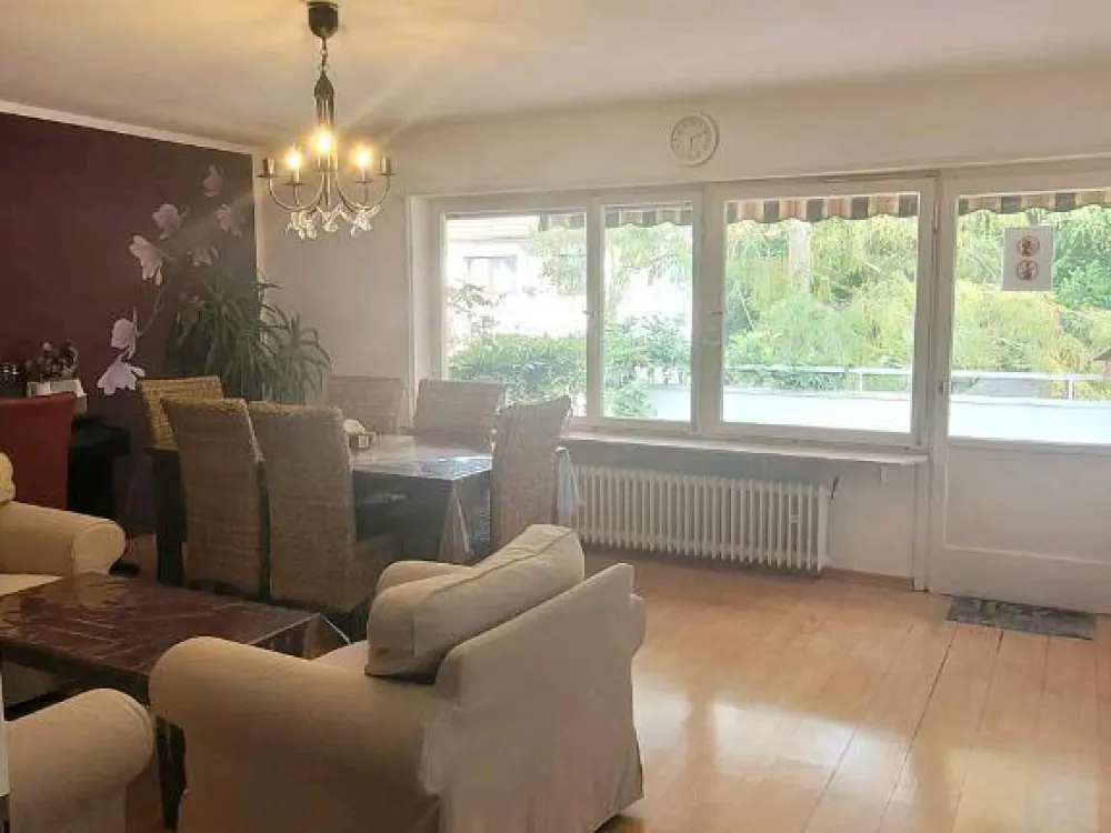 Helle 3-Zimmer-Wohnung mit großen Balkon neben Wald