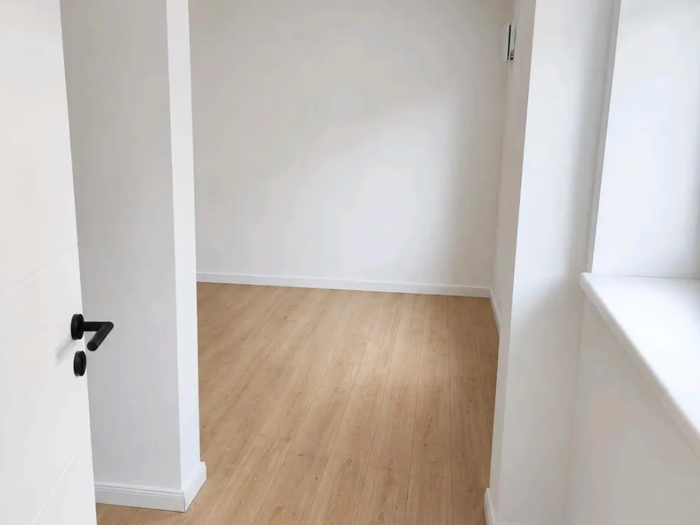 السكن الأول بعد التجديد: شقة فسيحة من 5 غرف في نيندورف