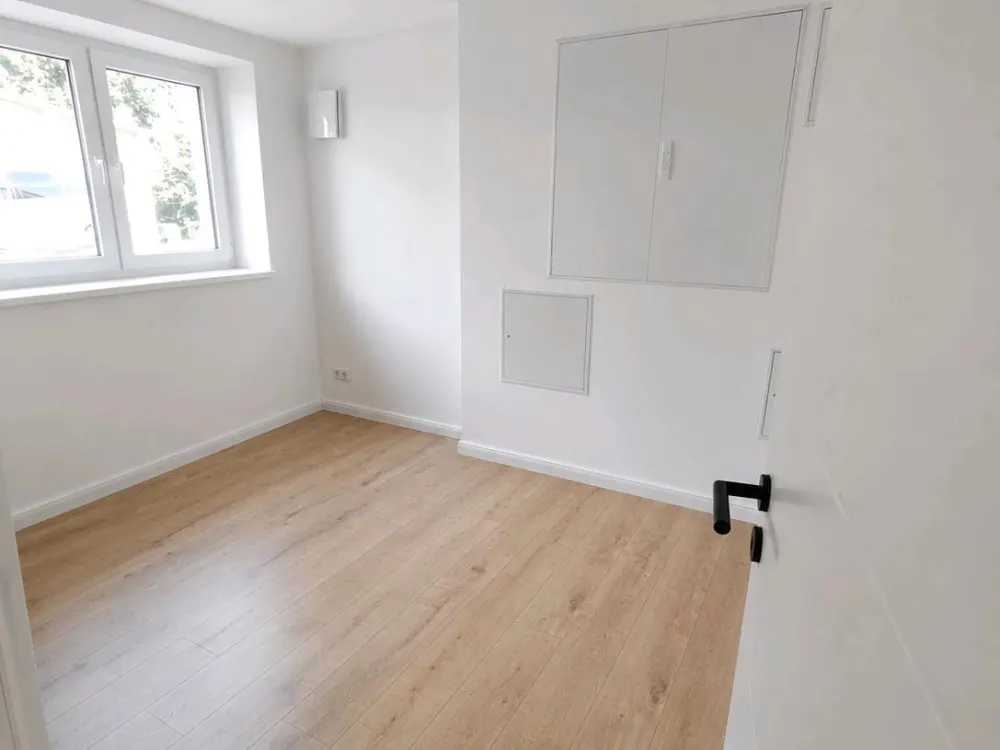 السكن الأول بعد التجديد: شقة فسيحة من 5 غرف في نيندورف