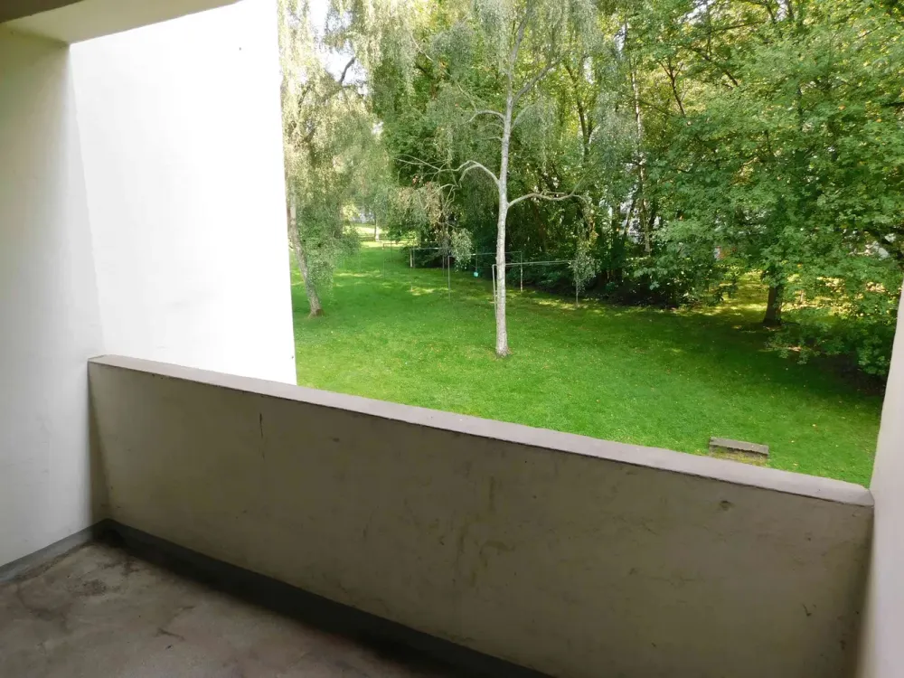 Schöne Singlewohnung mit Balkon !
