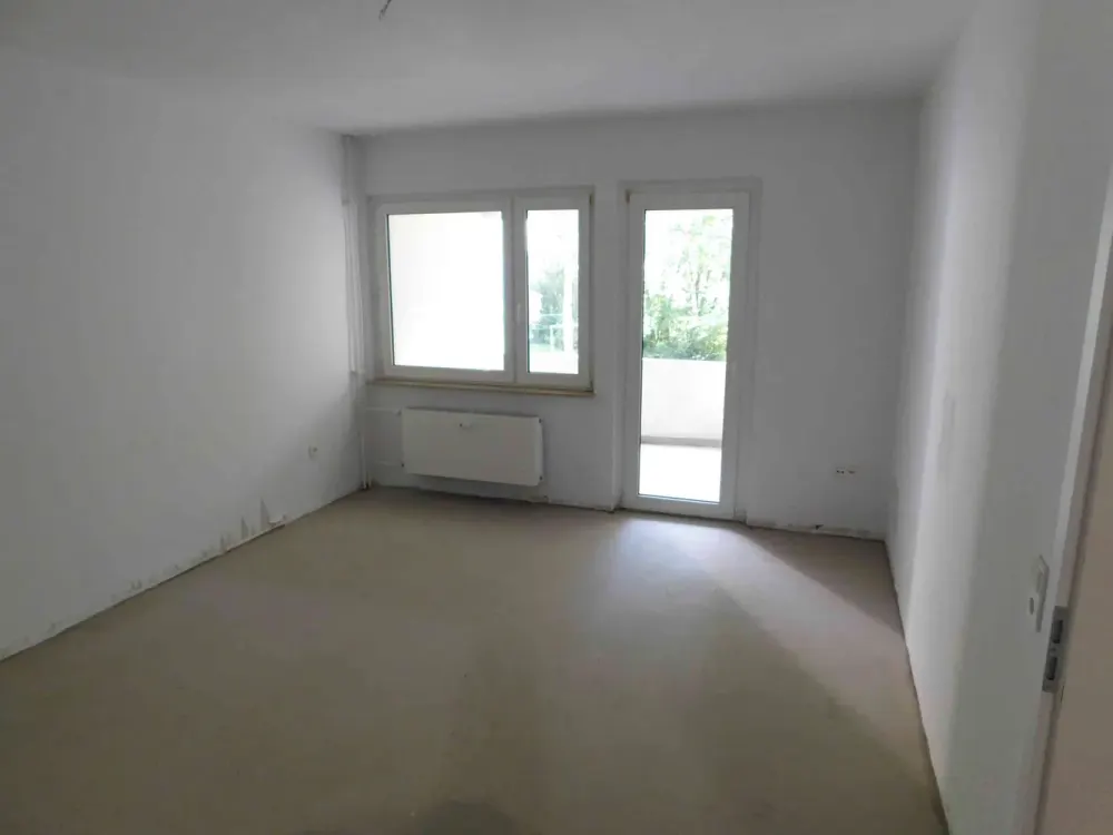 Schöne Singlewohnung mit Balkon !