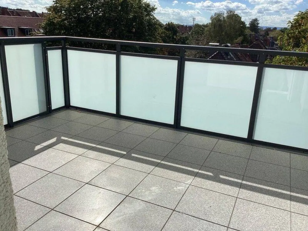 Frisch renovierte 3-Zimmer-Wohnung mit ca. 66 m² Wohnfläche und großzügigem XXL-Balkon - sofort bezugsfrei