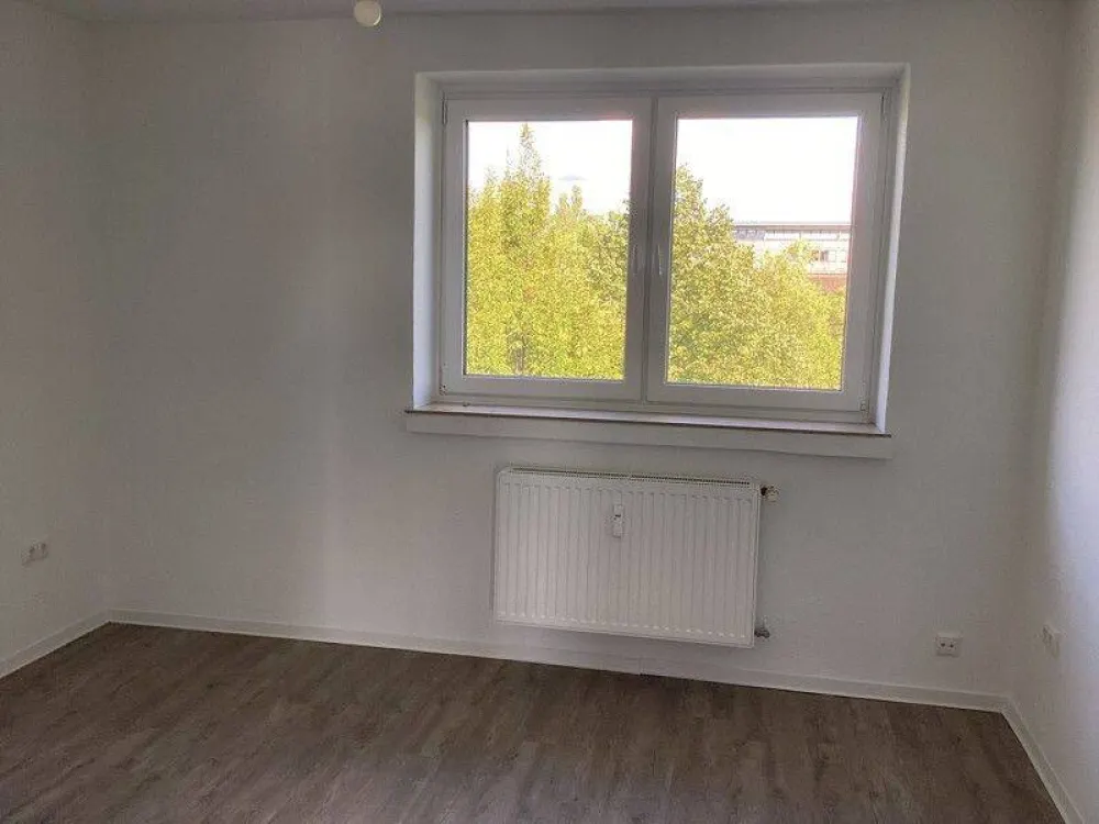 Frisch renovierte 3-Zimmer-Wohnung mit ca. 66 m² Wohnfläche und großzügigem XXL-Balkon - sofort bezugsfrei