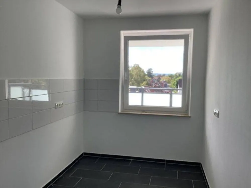 Frisch renovierte 3-Zimmer-Wohnung mit ca. 66 m² Wohnfläche und großzügigem XXL-Balkon - sofort bezugsfrei