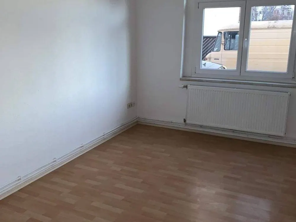 geräumige 2-Raum Wohnung mit Einbauküche, Balkon und Wanne