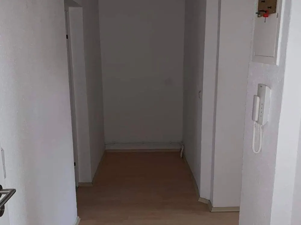 geräumige 2-Raum Wohnung mit Einbauküche, Balkon und Wanne