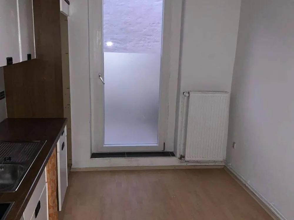 geräumige 2-Raum Wohnung mit Einbauküche, Balkon und Wanne