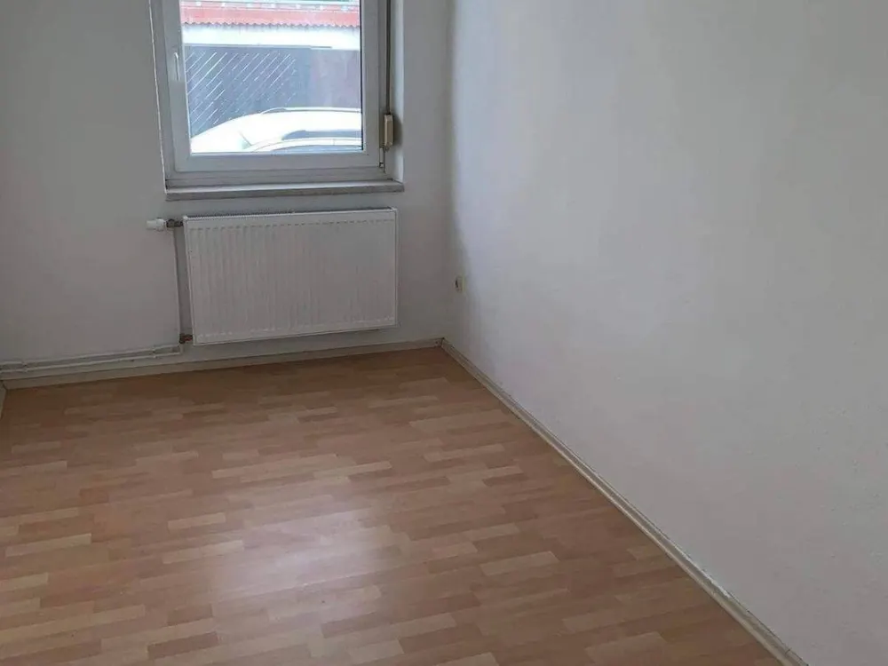 geräumige 2-Raum Wohnung mit Einbauküche, Balkon und Wanne