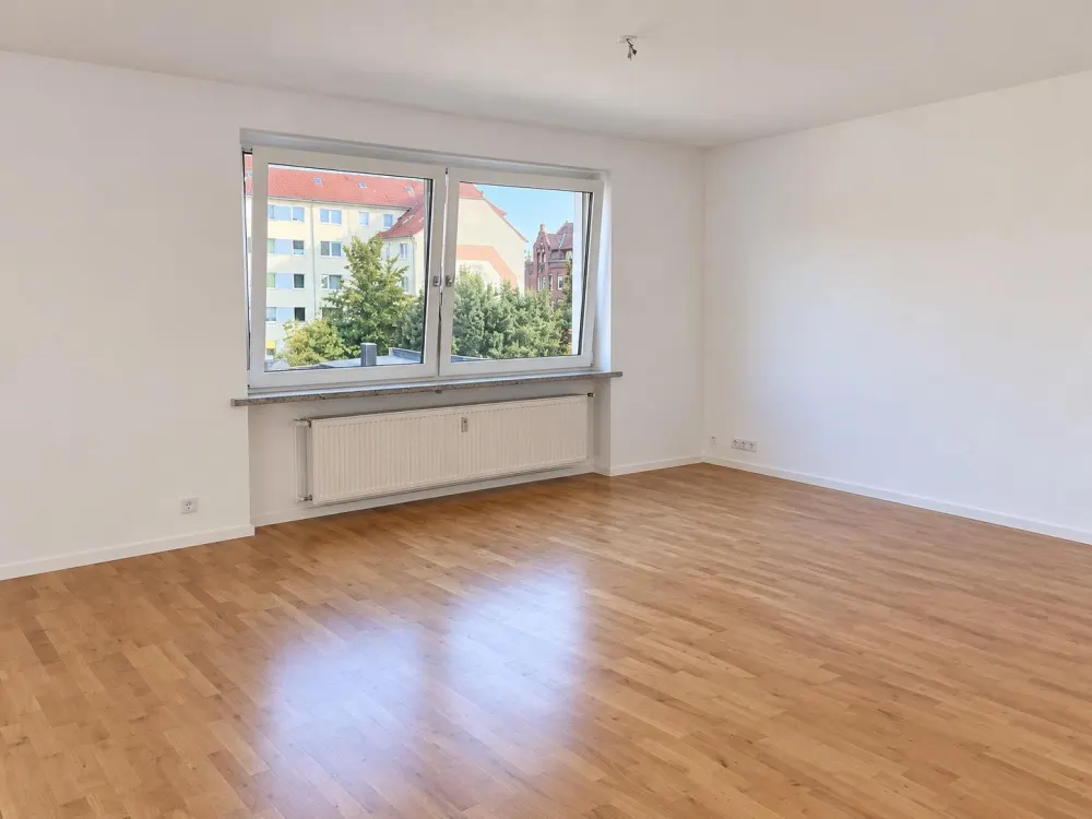Helle 2-Zimmer-Wohnung mit Balkon und Einbauküche 2.OG
