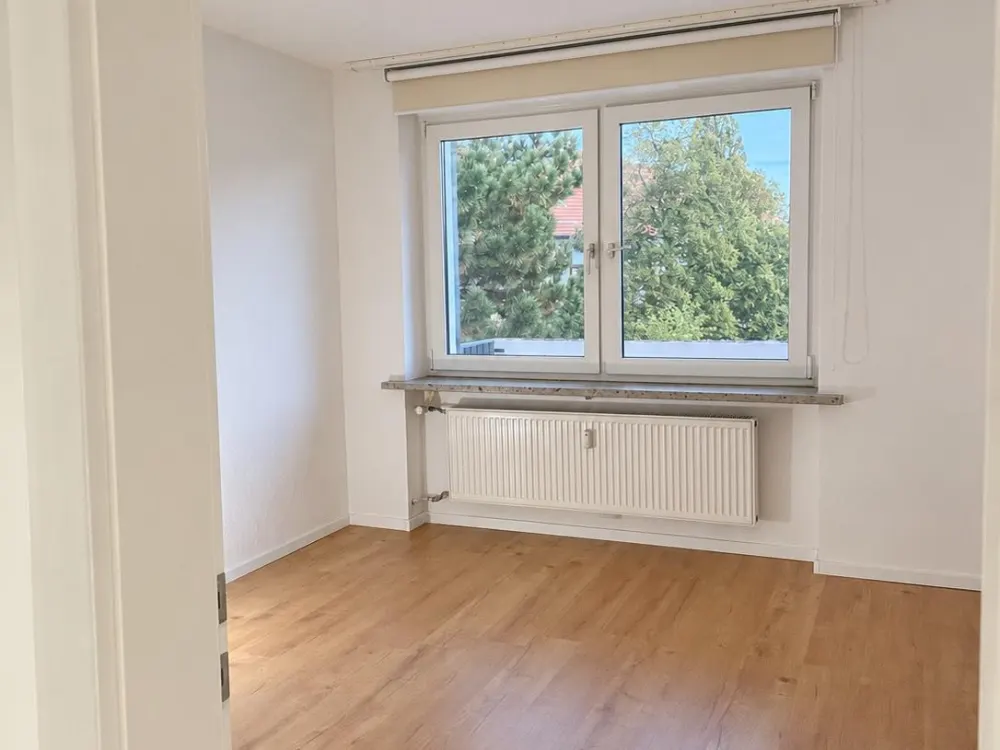 Helle 2-Zimmer-Wohnung mit Balkon und Einbauküche 2.OG