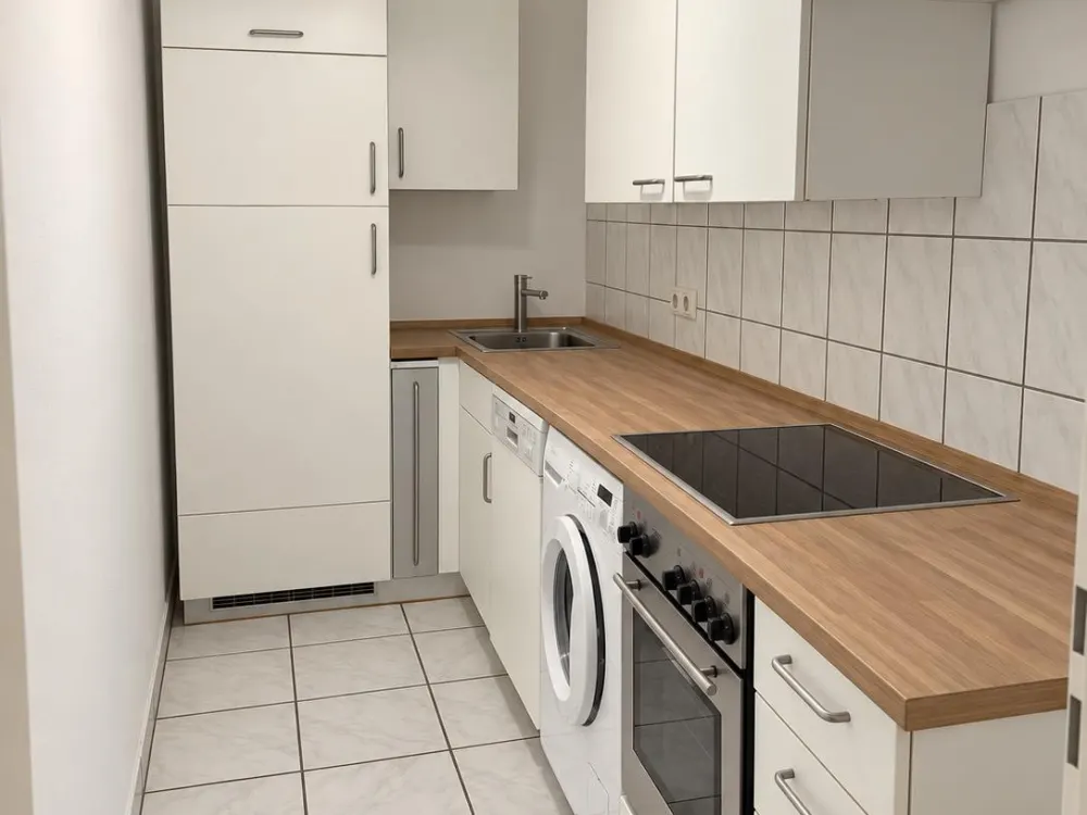 Helle 2-Zimmer-Wohnung mit Balkon und Einbauküche 2.OG