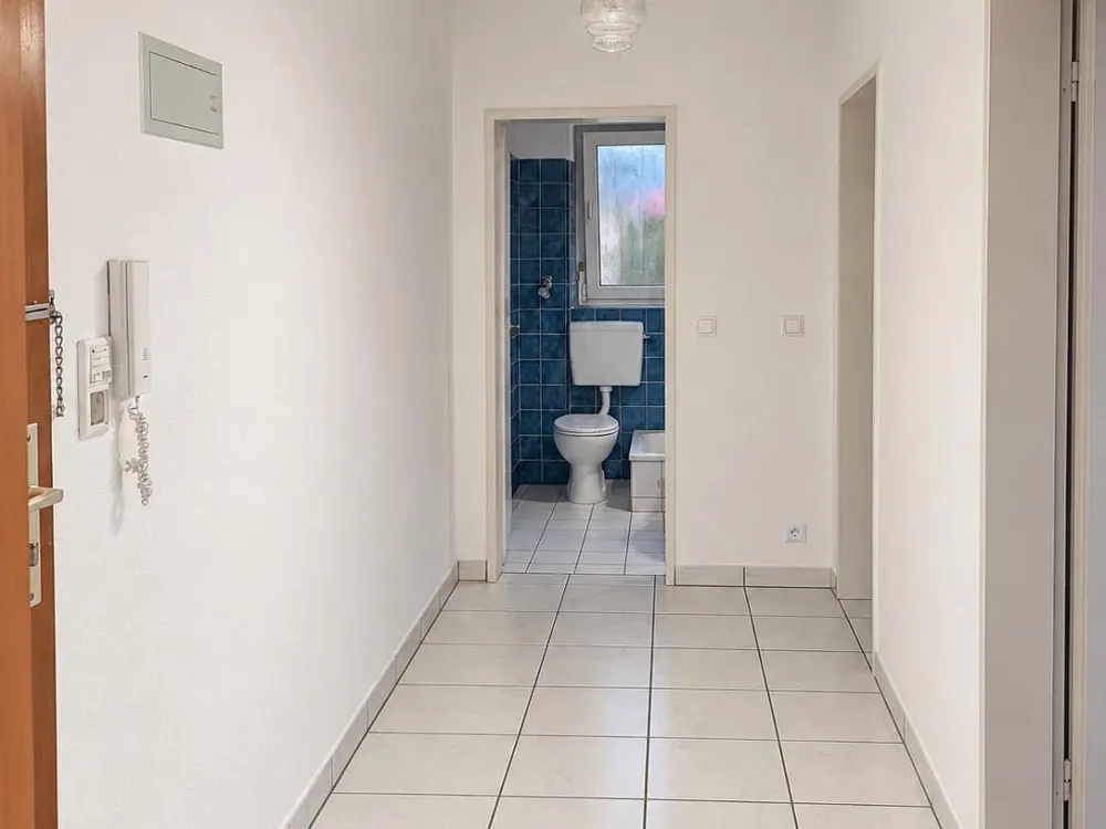 Helle 2-Zimmer-Wohnung mit Balkon und Einbauküche 2.OG