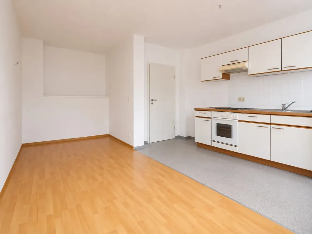 2-Room Ground Floor Apartment on Linkelstraße for Rent