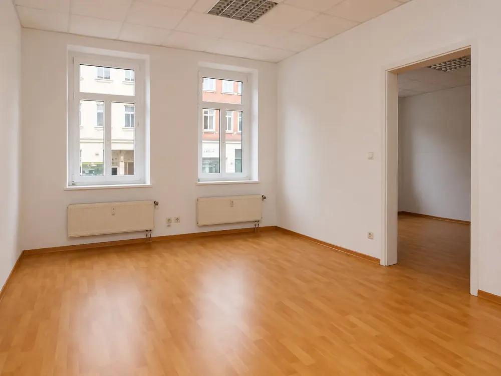 2-Room Ground Floor Apartment on Linkelstraße for Rent