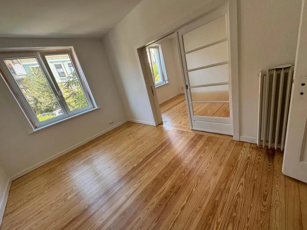 Kernsanierte 3-Zimmer-Wohnung mit Balkon und idyllischem Gartenbl