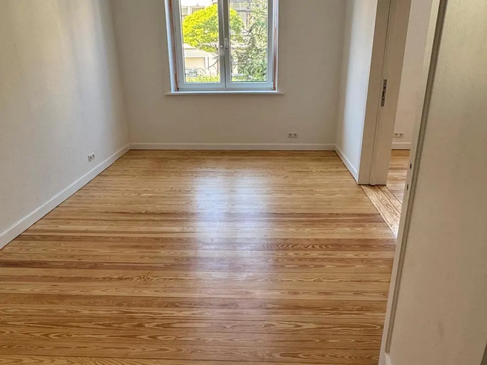 Kernsanierte 3-Zimmer-Wohnung mit Balkon und idyllischem Gartenbl