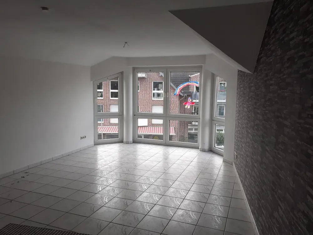 Drei Zimmer in Dormagen: Lichtdurchflute Dachgeschosswohnung