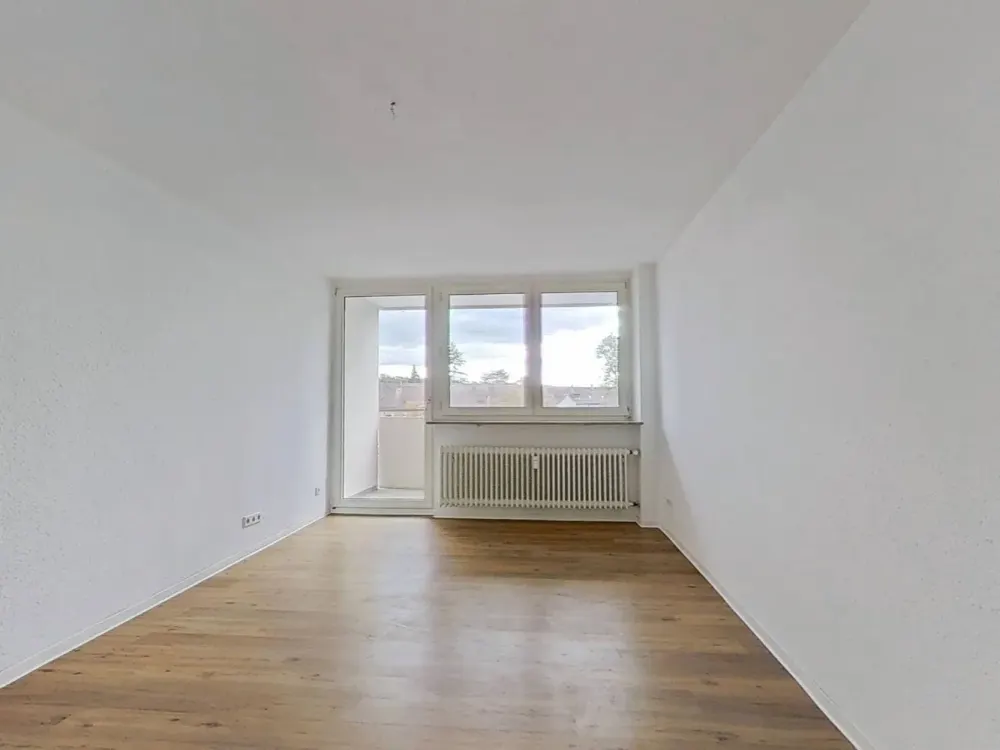 NEWLY RENOVATED: 2-Room Apartment with BALCONY in Nürnberg-Ziegelstein