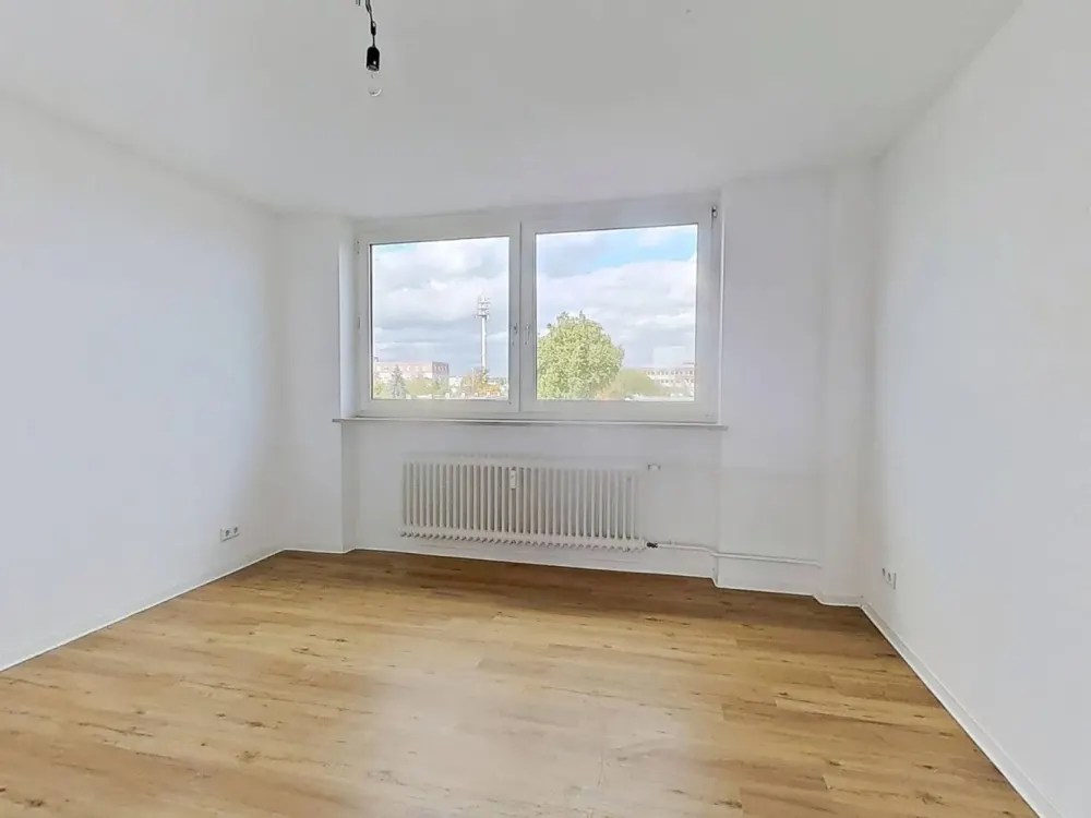 NEWLY RENOVATED: 2-Room Apartment with BALCONY in Nürnberg-Ziegelstein