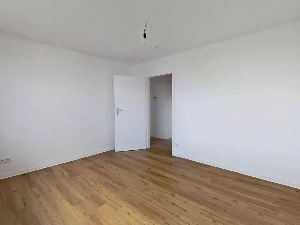 NEWLY RENOVATED: 2-Room Apartment with BALCONY in Nürnberg-Ziegelstein