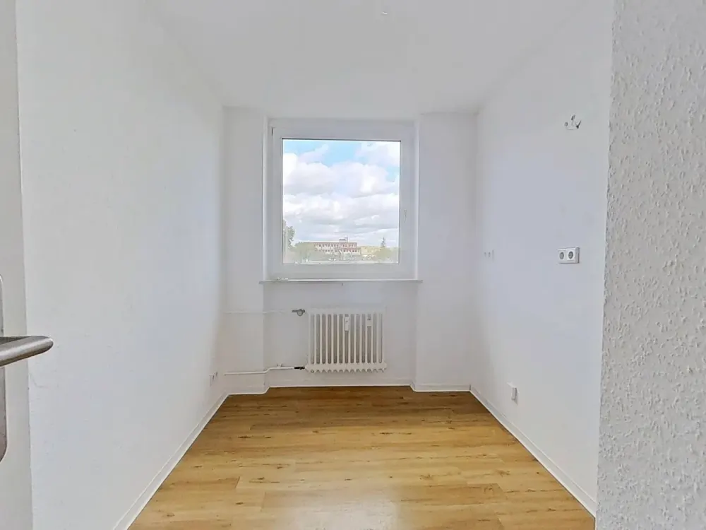 NEWLY RENOVATED: 2-Room Apartment with BALCONY in Nürnberg-Ziegelstein