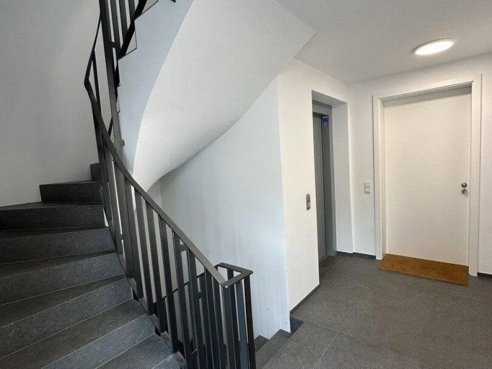 Neubauwohnung (2022) in Köln-Rodenkirchen-Rheinnähe, mit Einbauküche, Wallbox-Stellplatz und Keller