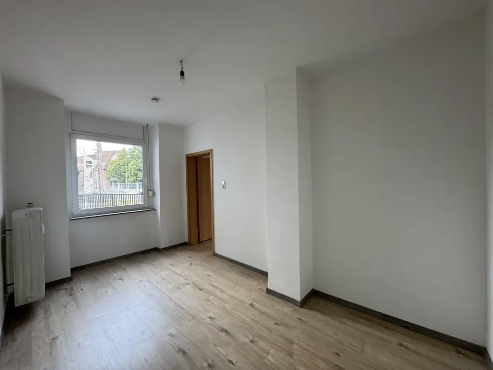 3 Zimmer - Erdgeschoss - frisch renoviert - 2 Personen Jobcenter möglich!
