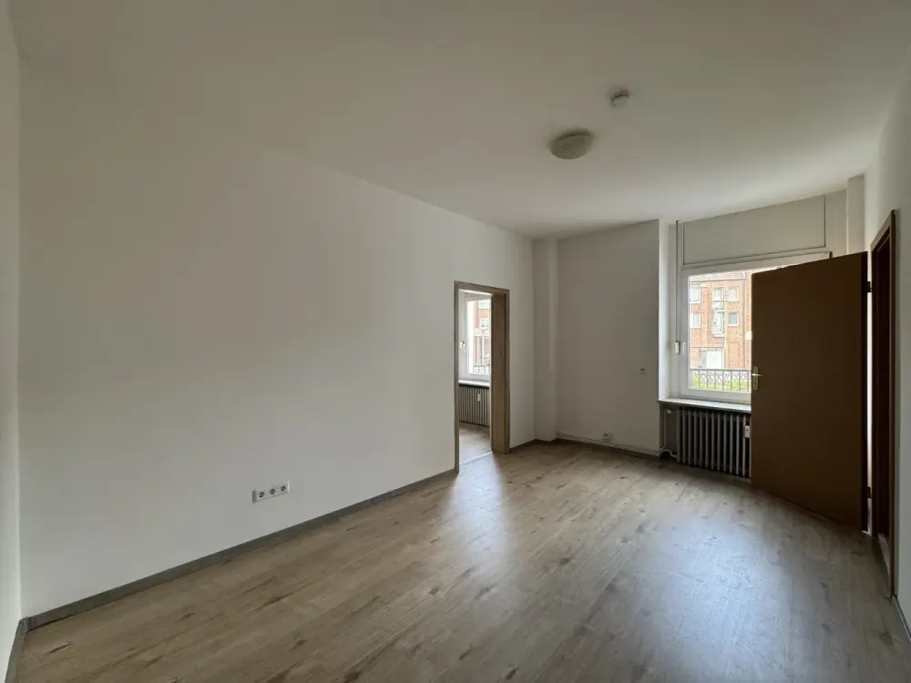 3 Zimmer - Erdgeschoss - frisch renoviert - 2 Personen Jobcenter möglich!