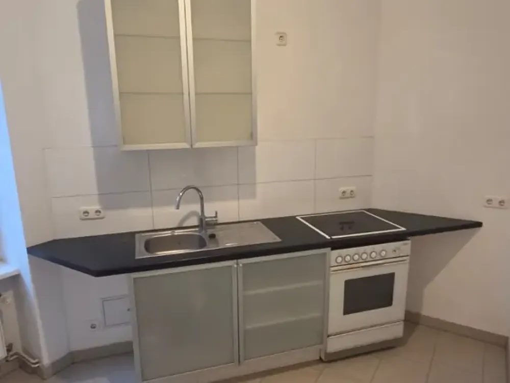 Ruhige, hell möblierte Designer Altbauwohnung im Hinterhaus