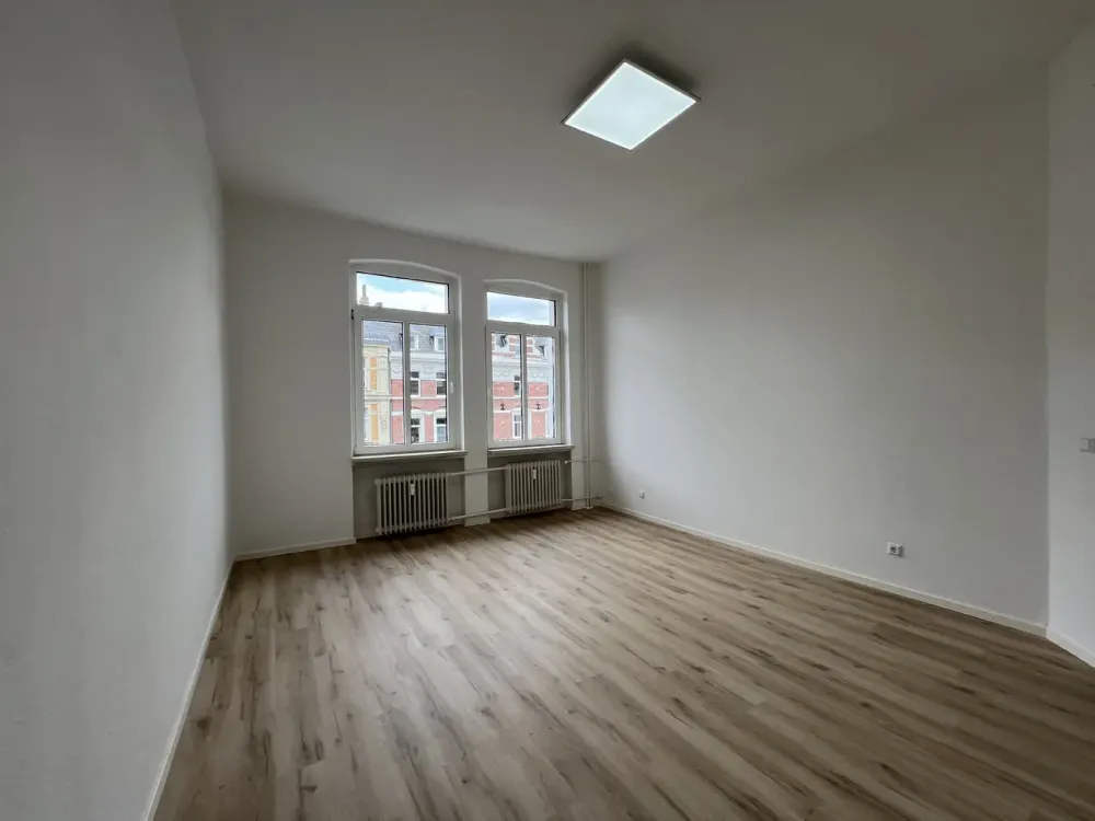 KUNZE: 2-Room Apartment in Linden with Built-in Kitchen!