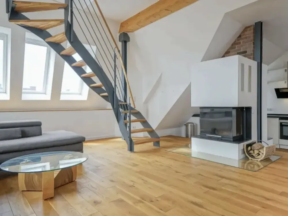 Großzügige Dachgeschosswohnung mit grosser 360-Grad-Dachtterrasse in Top-Lage