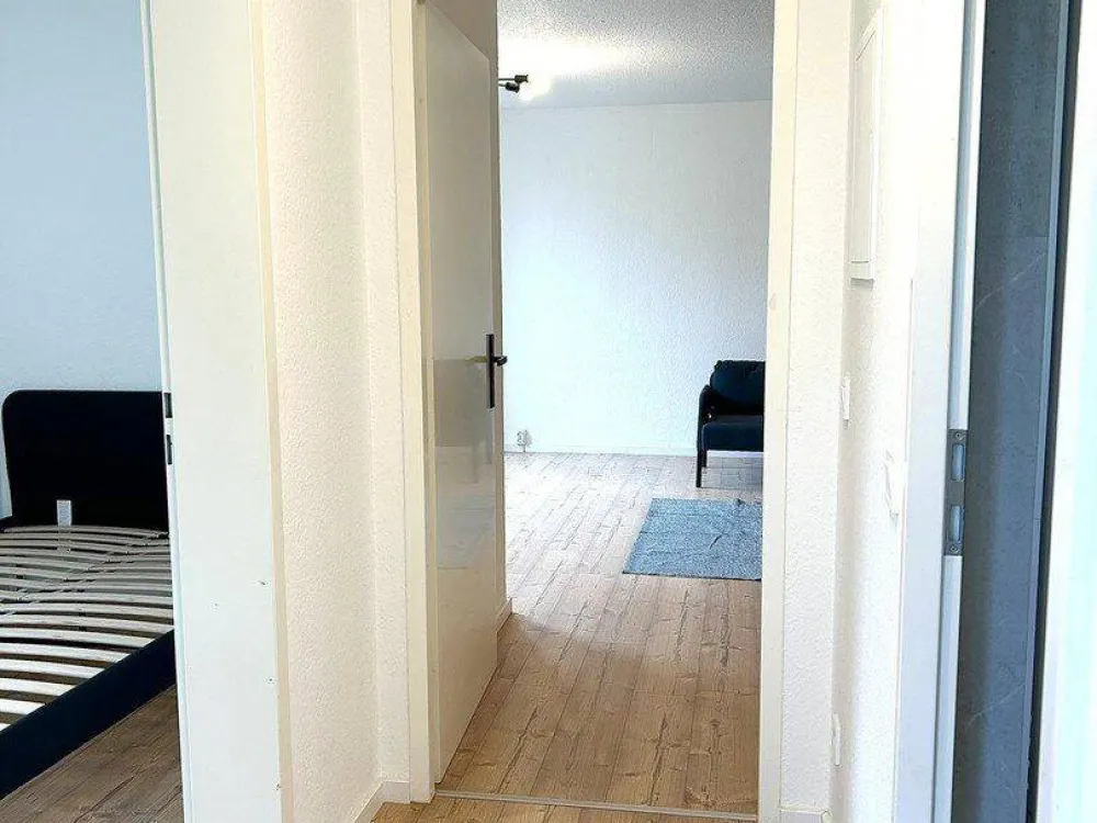 ?? Erstklassig renovierte & möblierte 2-Zimmer-Wohnung mit Einbauküche & Tiefgarage