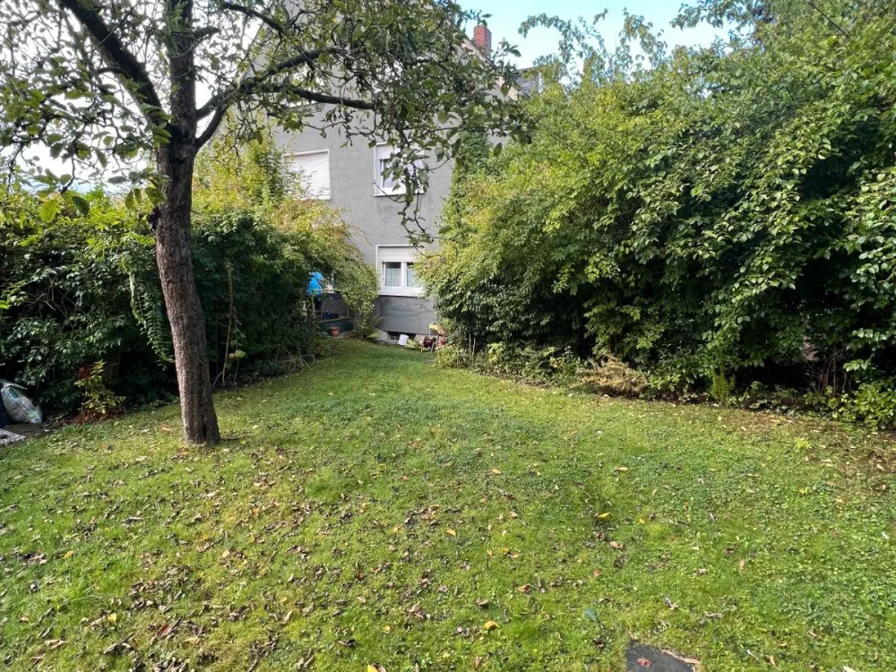 ⭐️ Gepflegte Wohnung mit Garten, gr. Wohnzimmer, Laminat, Badewanne, Dusche, EBK möglich⭐️