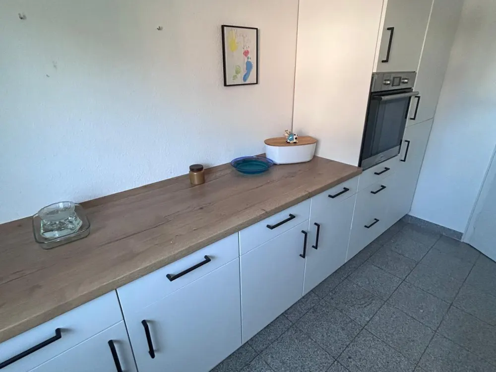 ⭐️ Gepflegte Wohnung mit Garten, gr. Wohnzimmer, Laminat, Badewanne, Dusche, EBK möglich⭐️