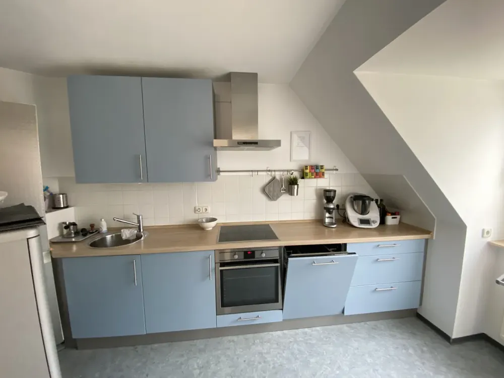 Modernisierte, helle, große 2-Zi-DG-Wohnung mit Loggia + Einbauküche in Fürth Popp., 01.12.26