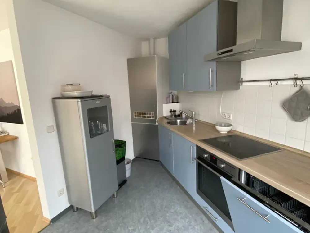 Modernisierte, helle, große 2-Zi-DG-Wohnung mit Loggia + Einbauküche in Fürth Popp., 01.12.26