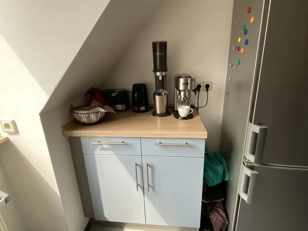 Modernisierte, helle, große 2-Zi-DG-Wohnung mit Loggia + Einbauküche in Fürth Popp., 01.12.26