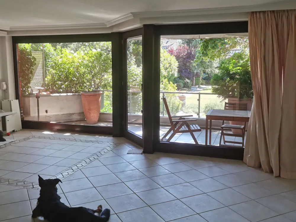 Herrliche 3-Raum-Wohnung - wunderbare Terrasse - Edle Einbauküche - TG-Stellplatz