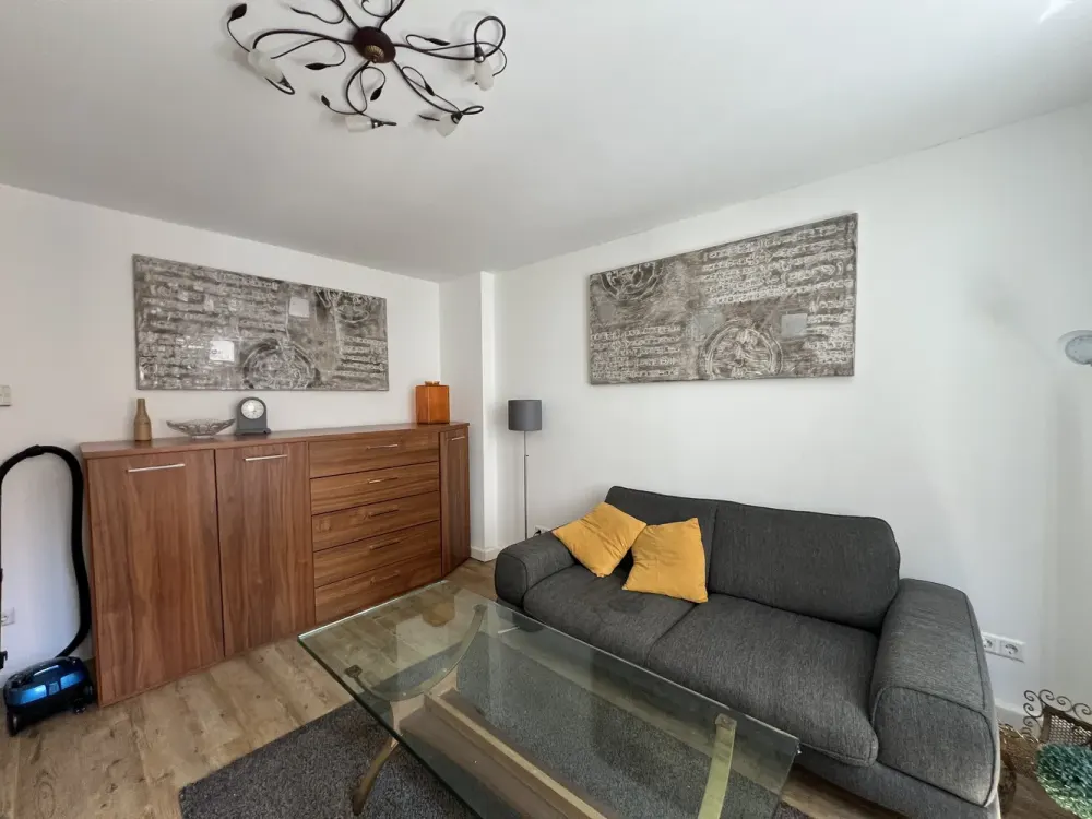 Attraktive 2-Zimmer-Wohnung mit Balkon und stilvoller Möblierung im beliebten Stuttgart-West