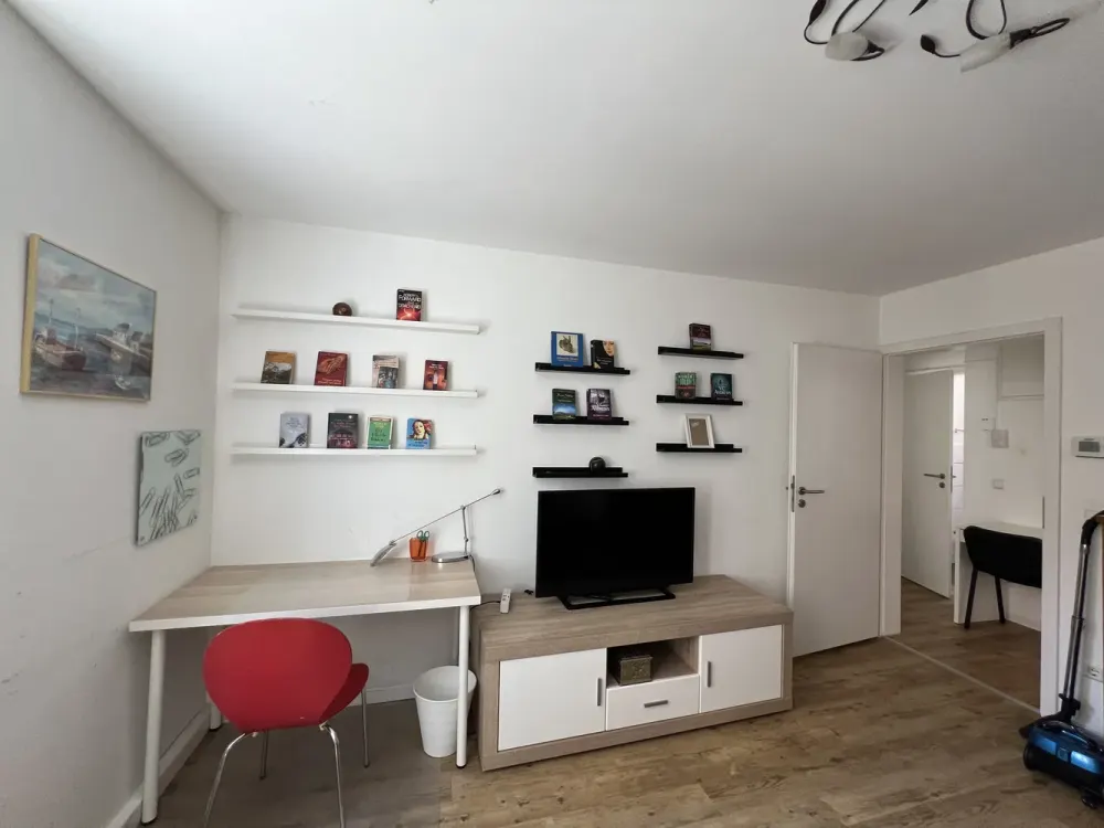 Attraktive 2-Zimmer-Wohnung mit Balkon und stilvoller Möblierung im beliebten Stuttgart-West