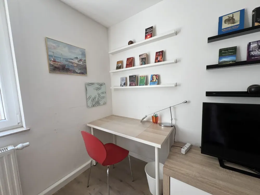 Attraktive 2-Zimmer-Wohnung mit Balkon und stilvoller Möblierung im beliebten Stuttgart-West