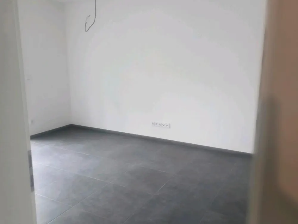 2 Zimmer Wohnung Neubezug nur an 2 Personen ohne Küche !!!