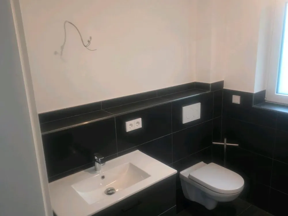 2 Zimmer Wohnung Neubezug nur an 2 Personen ohne Küche !!!