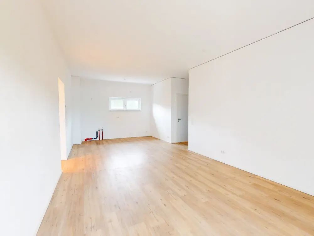 *Including Moving Bonus* 3 Rooms with Modern Features and Terrace