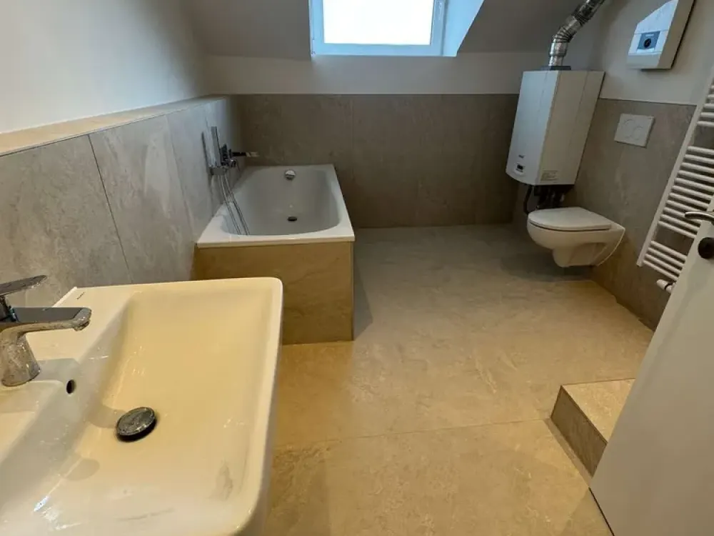 Kernsanierte 5-Zimmer-Wohnung in Düsseldorf-Oberbilk