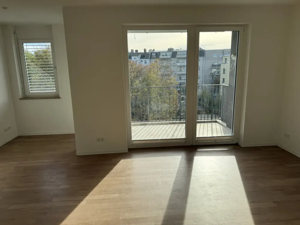 Helle 3-Zimmer-Wohnung mit Loggia, Aufzug und Fußbodenheizung, Einbauküche übernehmbar