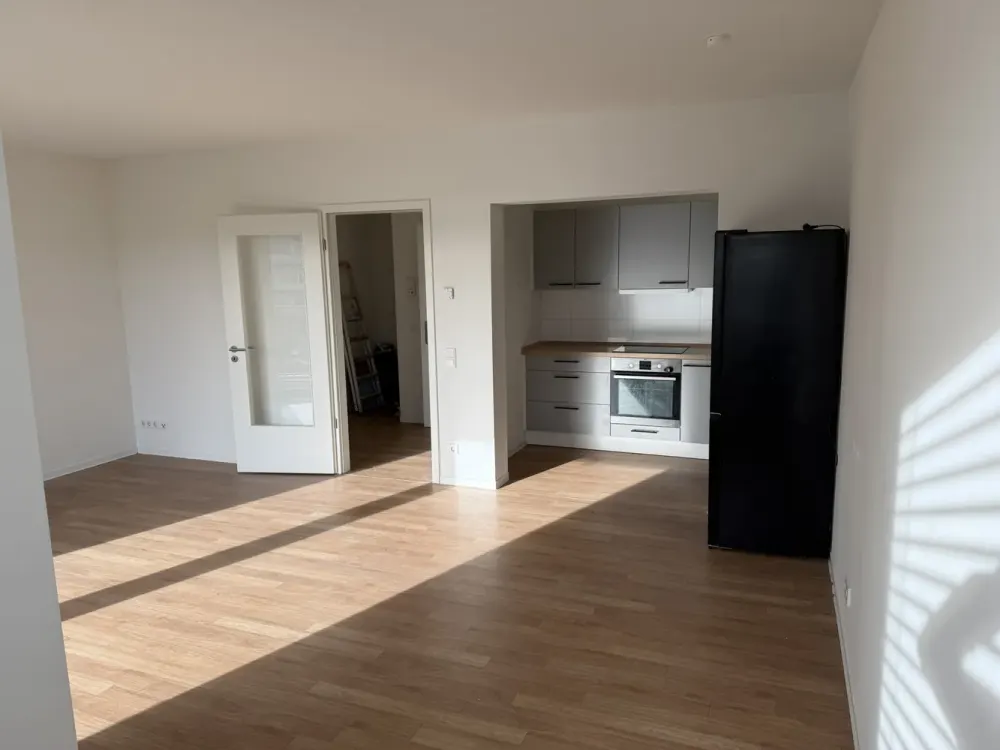 Helle 3-Zimmer-Wohnung mit Loggia, Aufzug und Fußbodenheizung, Einbauküche übernehmbar